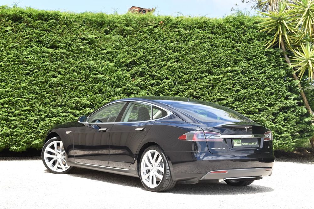 Tesla Model S 85