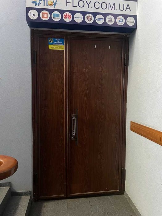 Продаж офісного приміщення 155 кв.м. на 2 поверсі по вул. Небесної Сотні 4