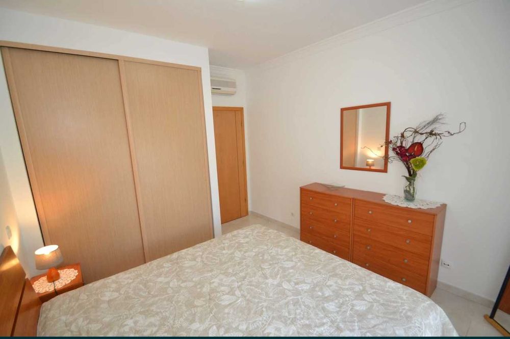 Apartamento T1 com piscinas, MEO, wifi, churrasqueira e garagem