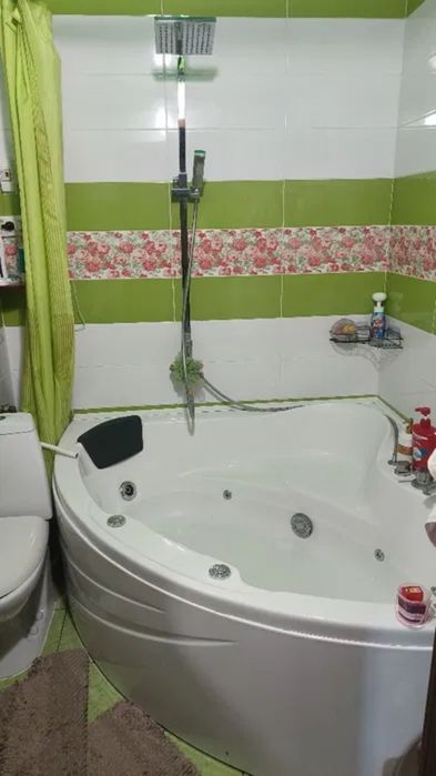 Продам затишну 4-и к/к по вулиці Державності - 87м².