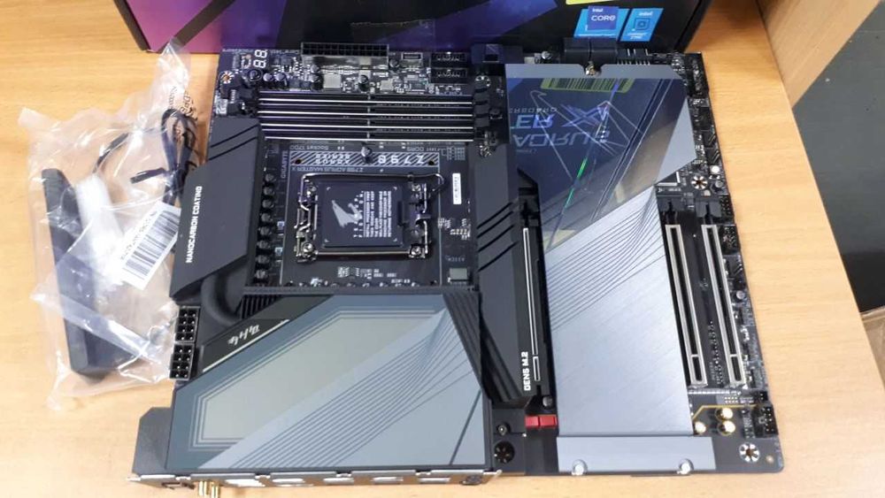 Материнська плата Gigabyte Z790 Aorus Master X