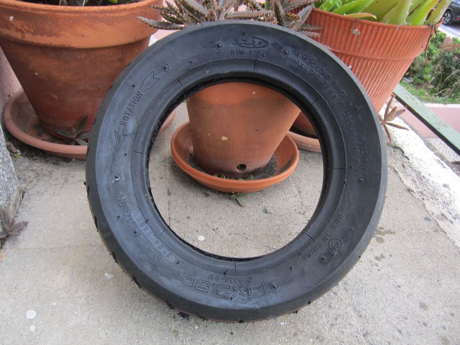 Pneu preto CST externo para trotinete ou scooter 10x2.50 Novo