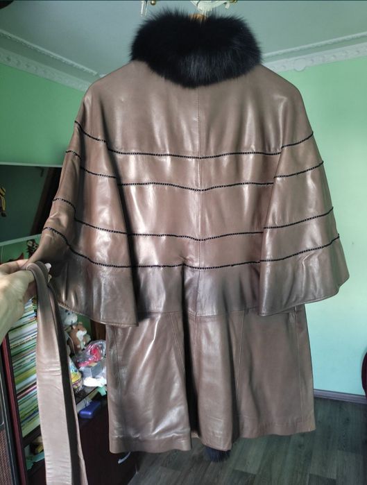 Нова  шкіряна куртка