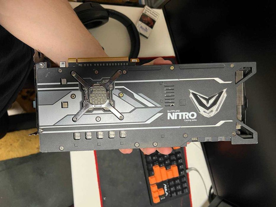 Відеокарта: Sapphire Nitro + Vega 64 8GB