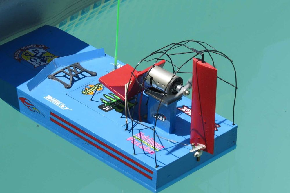 Troco - 2 Barcos radio modelismo (versao electrica); ler anuncio