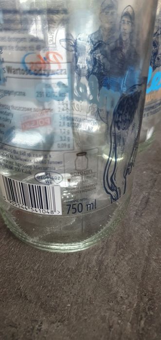 Butelki szklane na soki z zakrętkami o pojemności 750ml