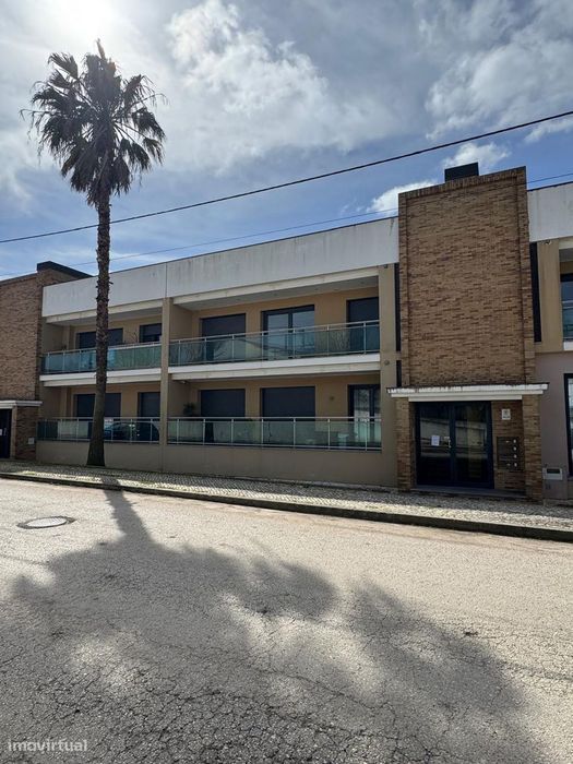 Imóvel de banco :T4 com varanda, garagem em Torres Vedras — Campelos E Outeiro Da Cabeça, Lisboa