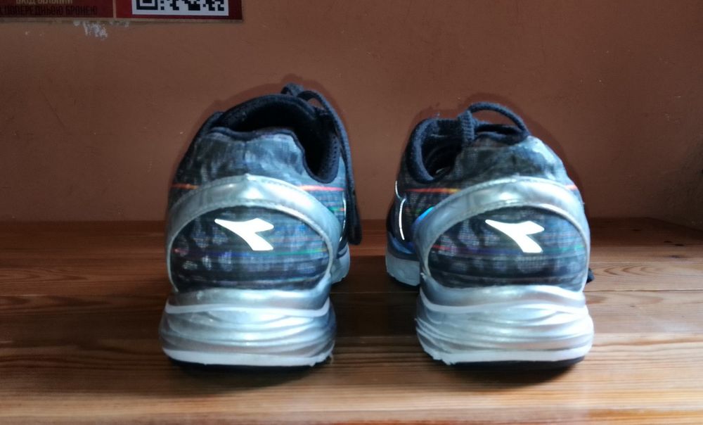 Кросівки DIADORA BLUSHILD  39р довжина стільки  26  світловібивні вста