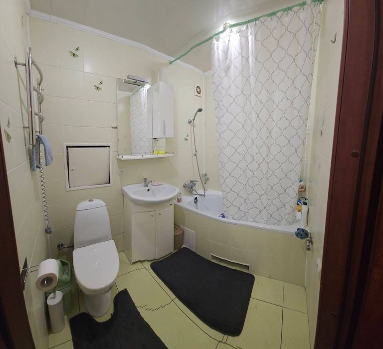 Продам 2-кім квартиру на другому поверсі