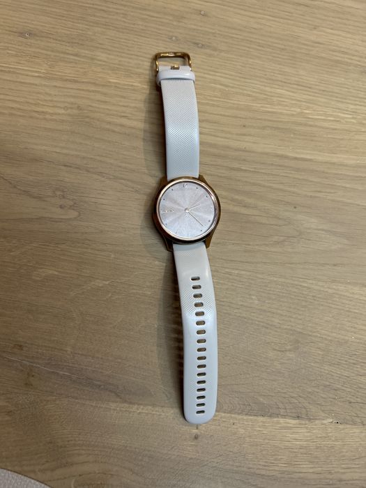 Garmin vivomove luxe, szafirowe szkło