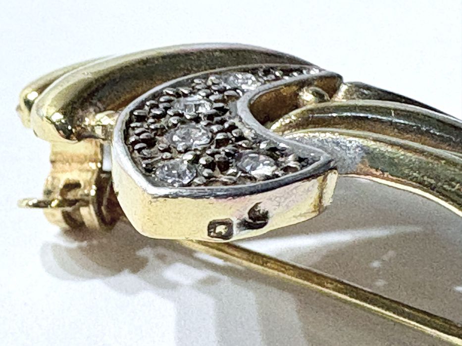 Magnífica pregadeira vintage em prata e prata dourada contrastada