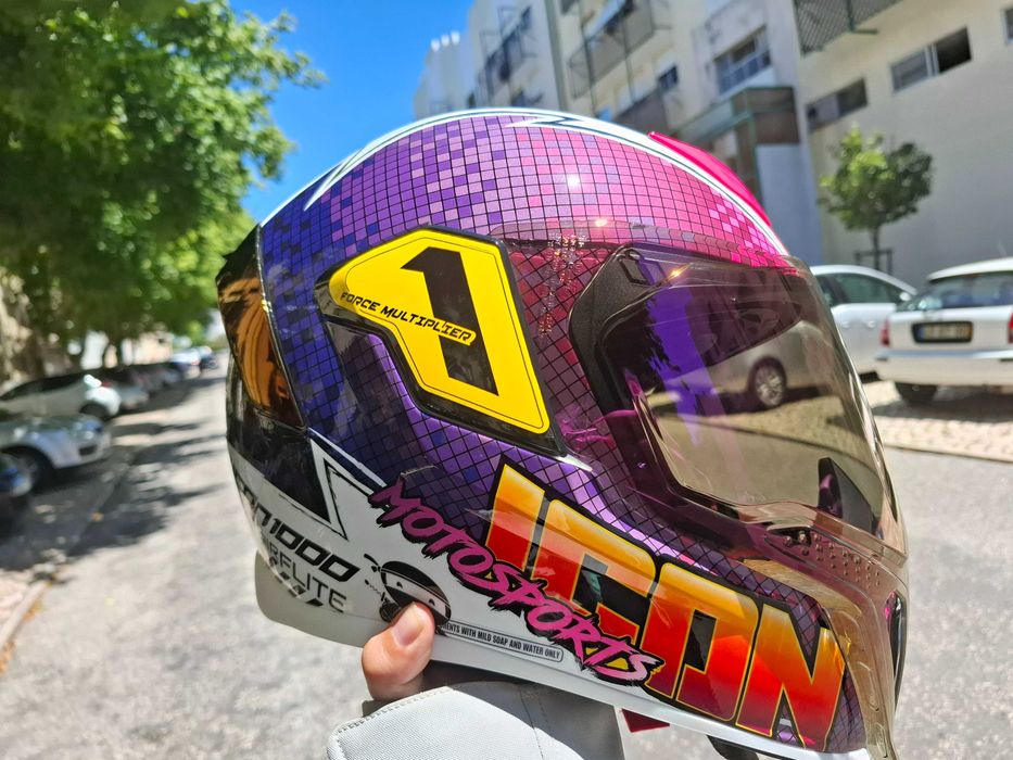 Capacete Mulher Icon Airflite Rosa com Viseira Roxa Tamanho S