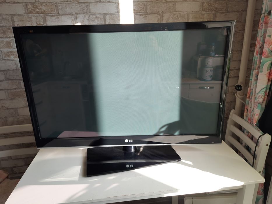 Продам телевизор 42 LG