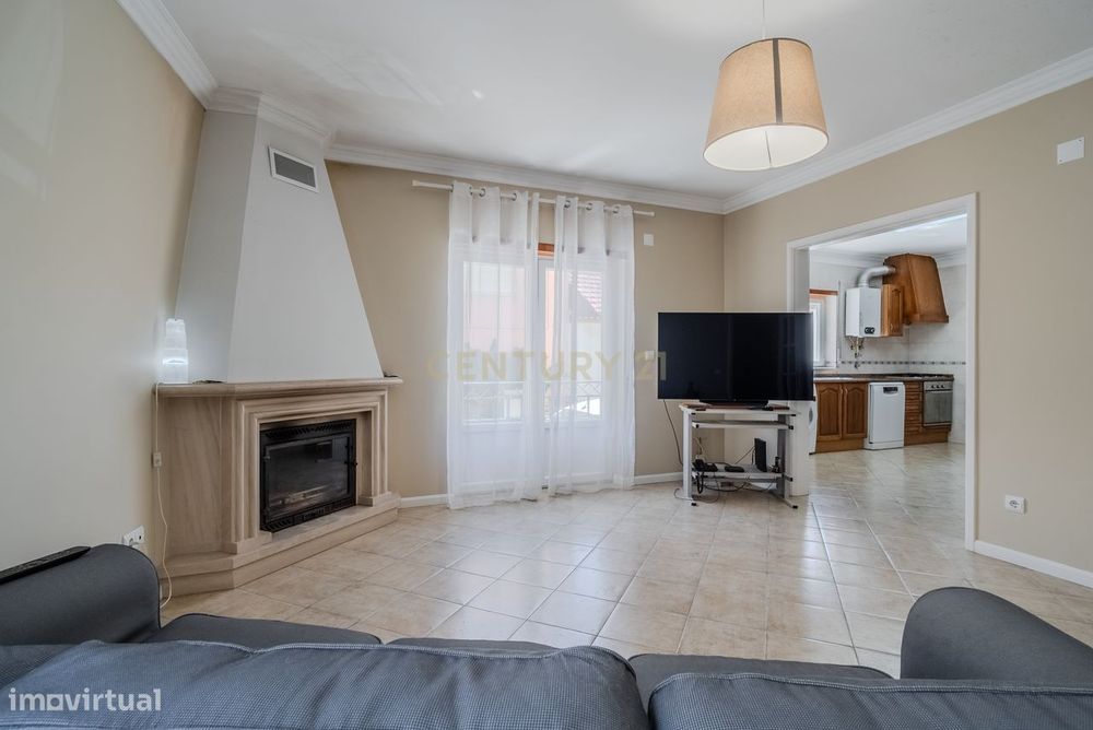 Moradia Geminada de 3 Pisos no Seixal – Vista Mar e a 5 Minutos da Pra