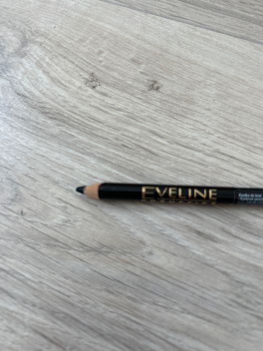 Kredka do brwi czarna Eveline