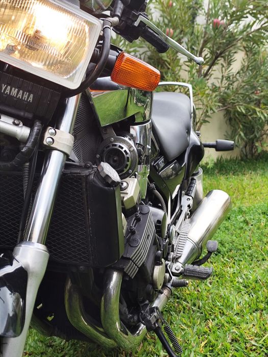YAMAHA FZX 750 — 1997 | PRETA