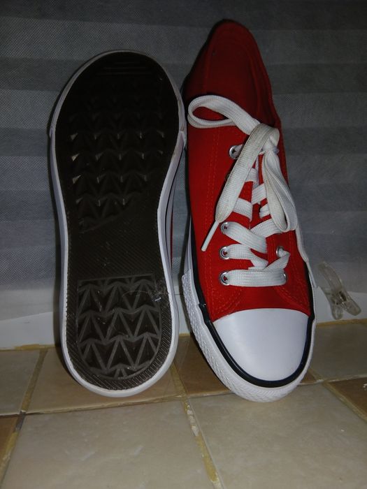 Нові жіночі кеди