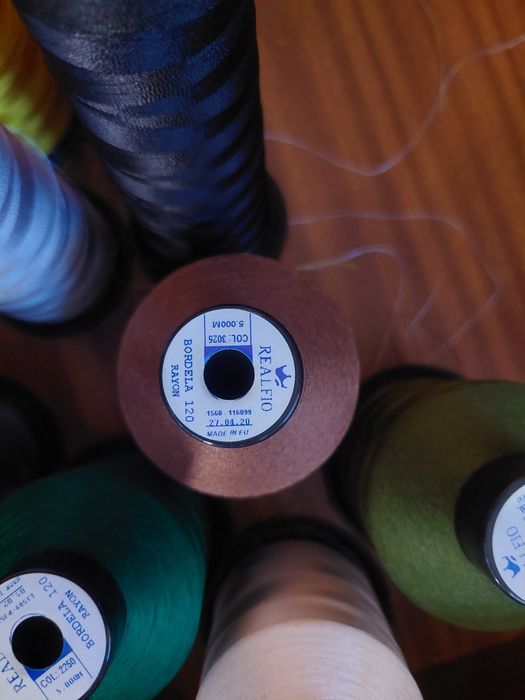 Linhas para bordar à máquina