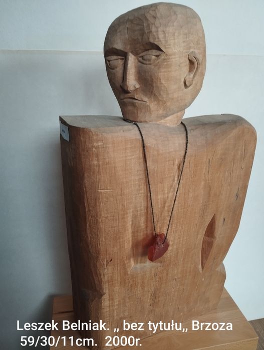 Rzeźby drewno ,piaskowiec wapń.
