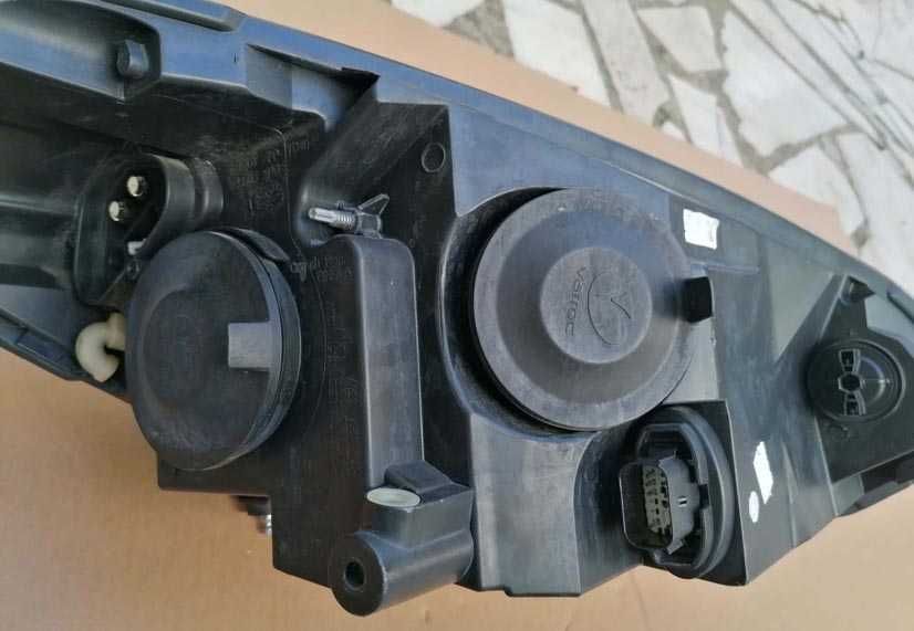 otica frontal ESQ ford fiesta VII . fase 1 . LED