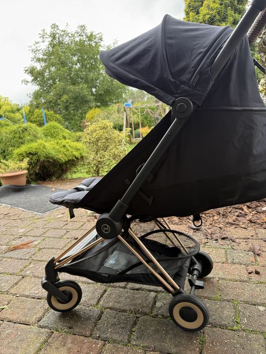 Cybex coya czarna z ramą rose gold