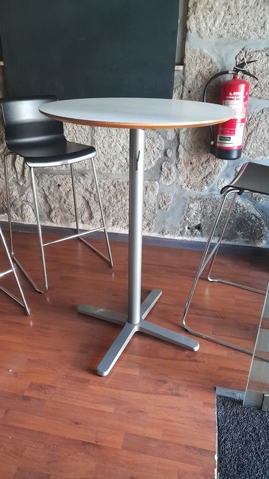 Conjunto de Bar / Cozinha: Mesa Alta + 4 Cadeiras (Preço de Ocasião))