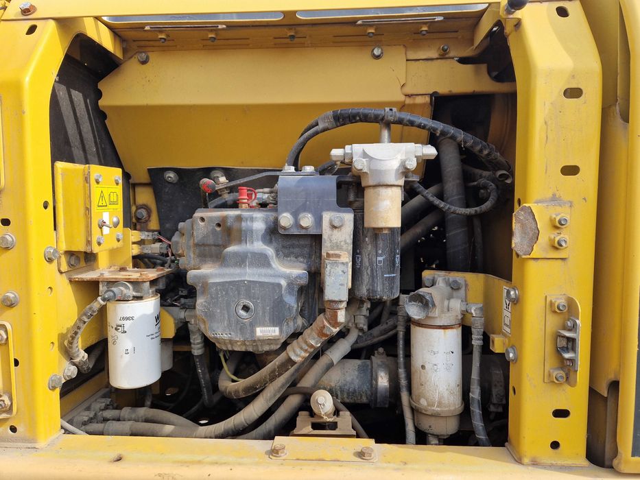koparka komatsu HB 215  pc 210 pc 240 części 2012r pompa
