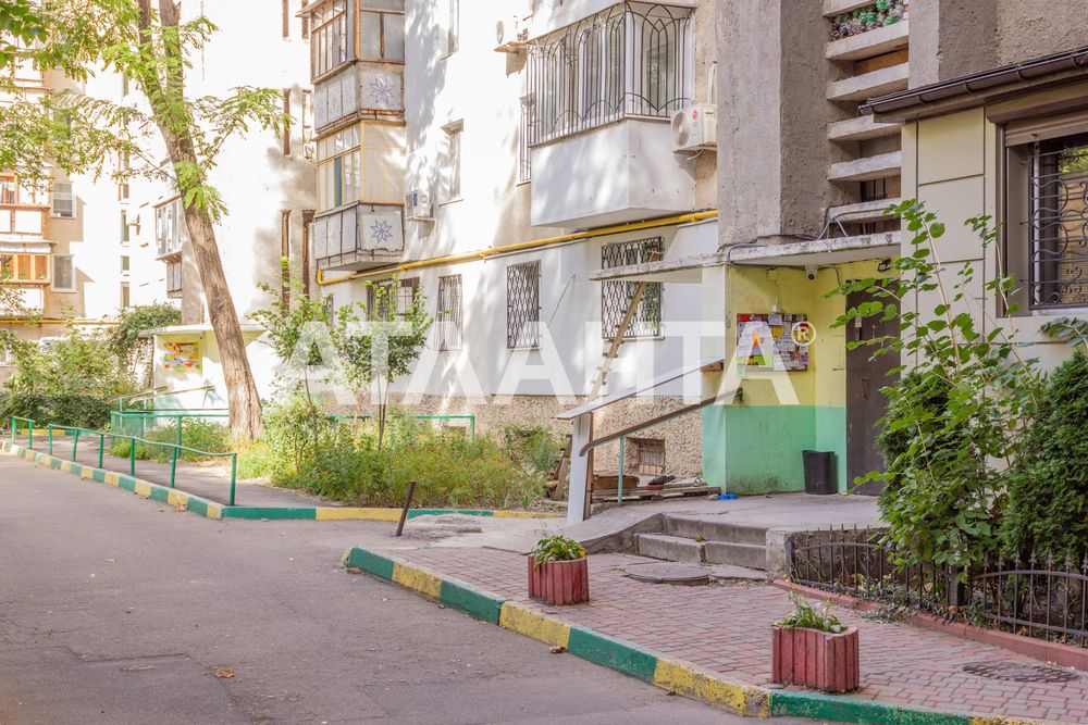 2-комнатная квартира в кирпичном доме возле Парка победы