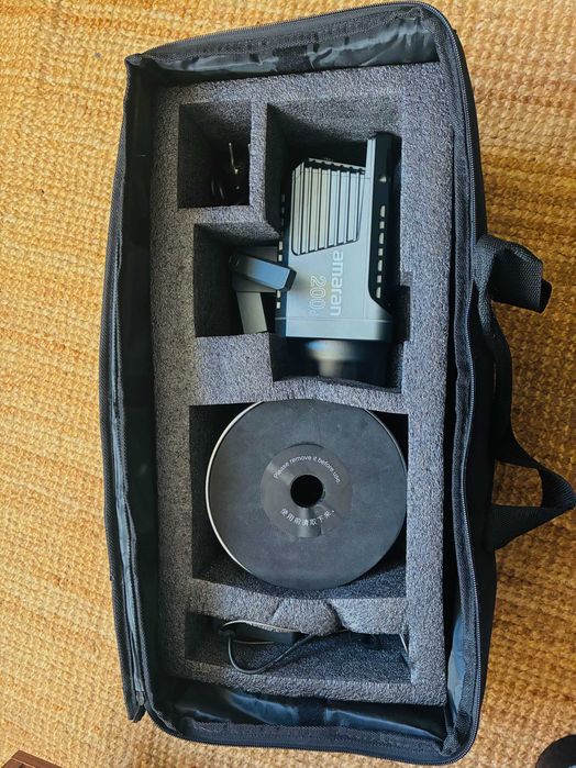 Aputure Amaran 200D + Dome Triopo 90cm