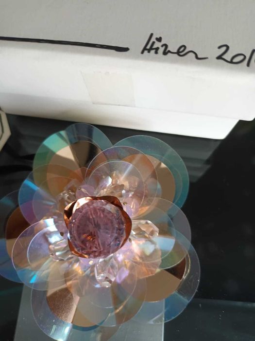 Lanvin H&M broszka w kształcie kwiatu  elegancka kamienie