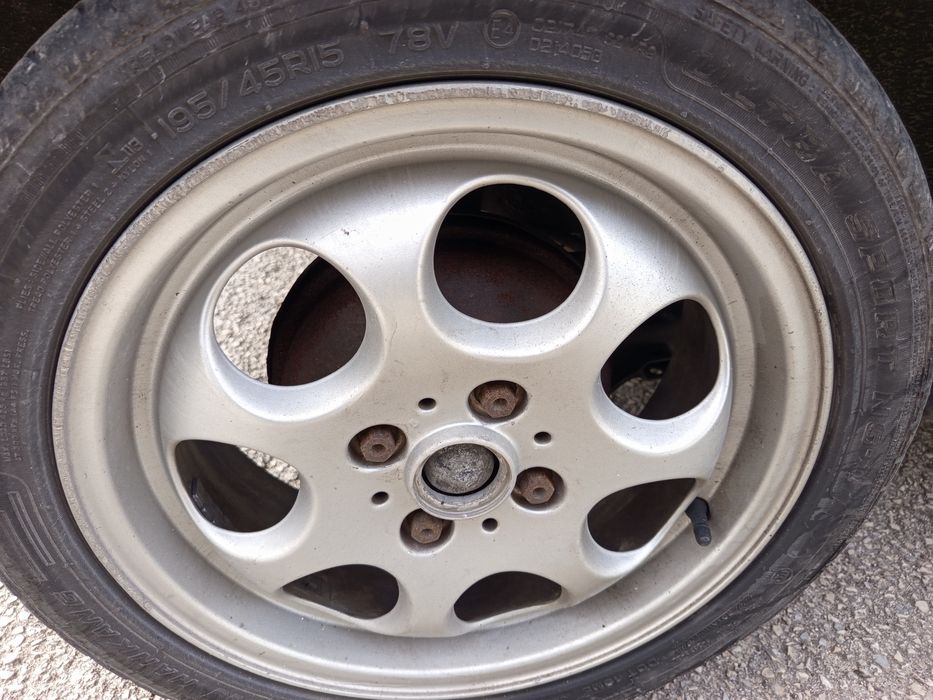 4 Jantes e  4 pneus 195/45 r15