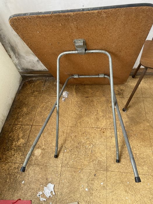 Mesa em bom estado para campismo1,20cm- 90 cm