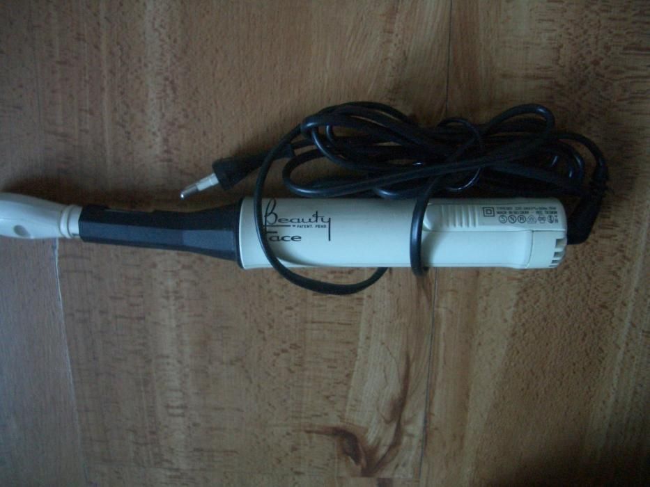 Urzadzenie do pielegnacji twarzy