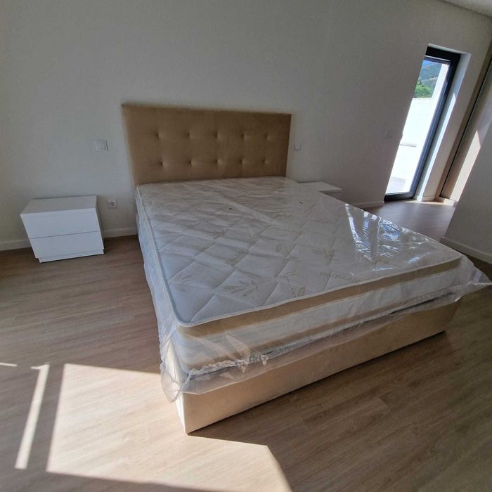 Camas de Casal Estofadas de Luxo 199€ Disp. em Várias Cores! 190x140m!