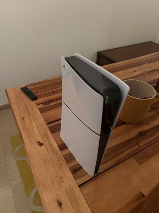 PS5 como nova + 3 comabdos