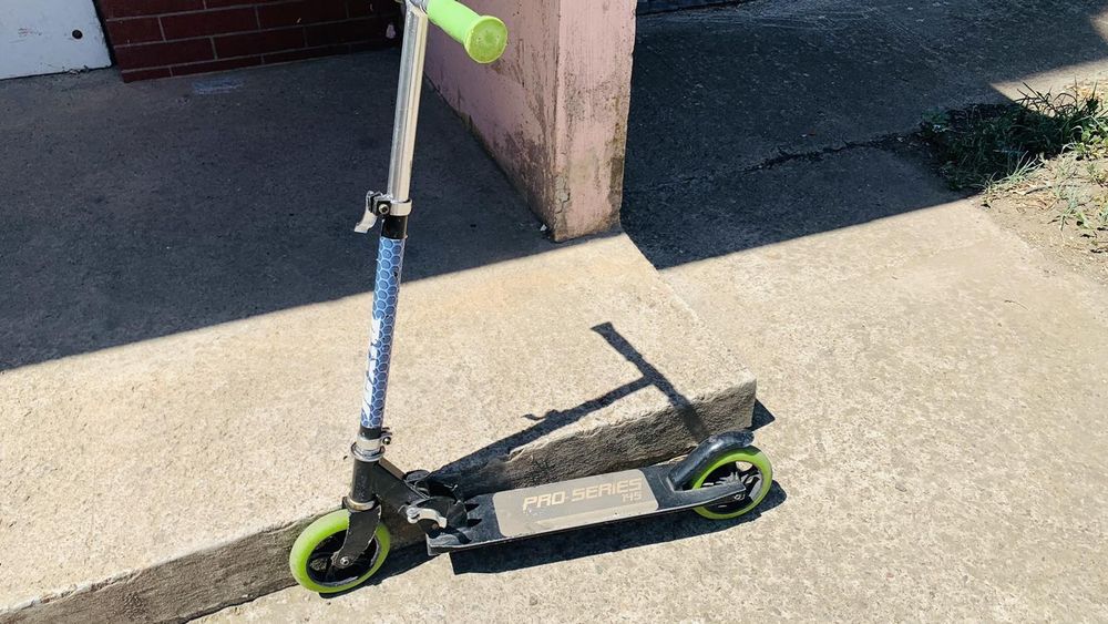 Продам самокат.алюмінієва рама.