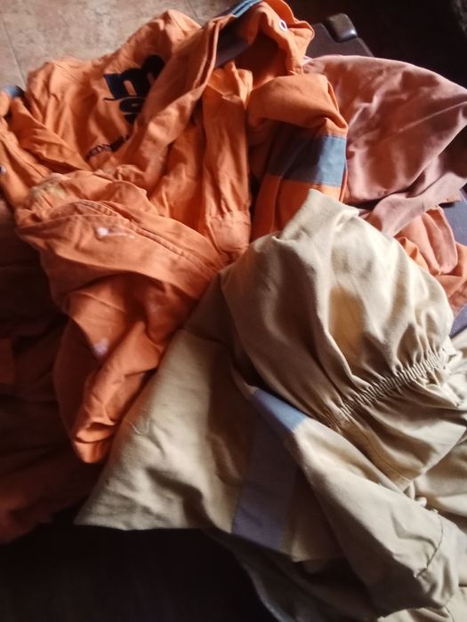 Рабочая одежда. Комбинезон.4 штуки.