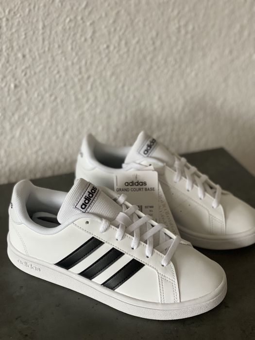 Женские кроссовки Adidas