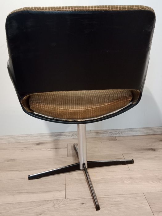 Fotel obrotowy PRL „ Muszelka"