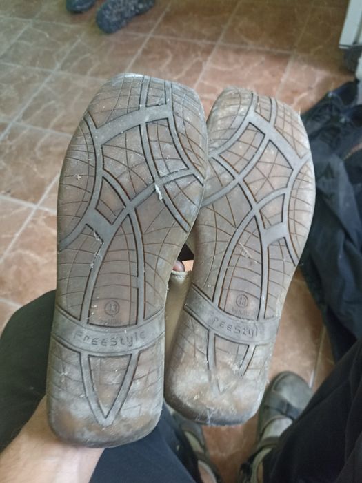 Продам сандалі шкіра