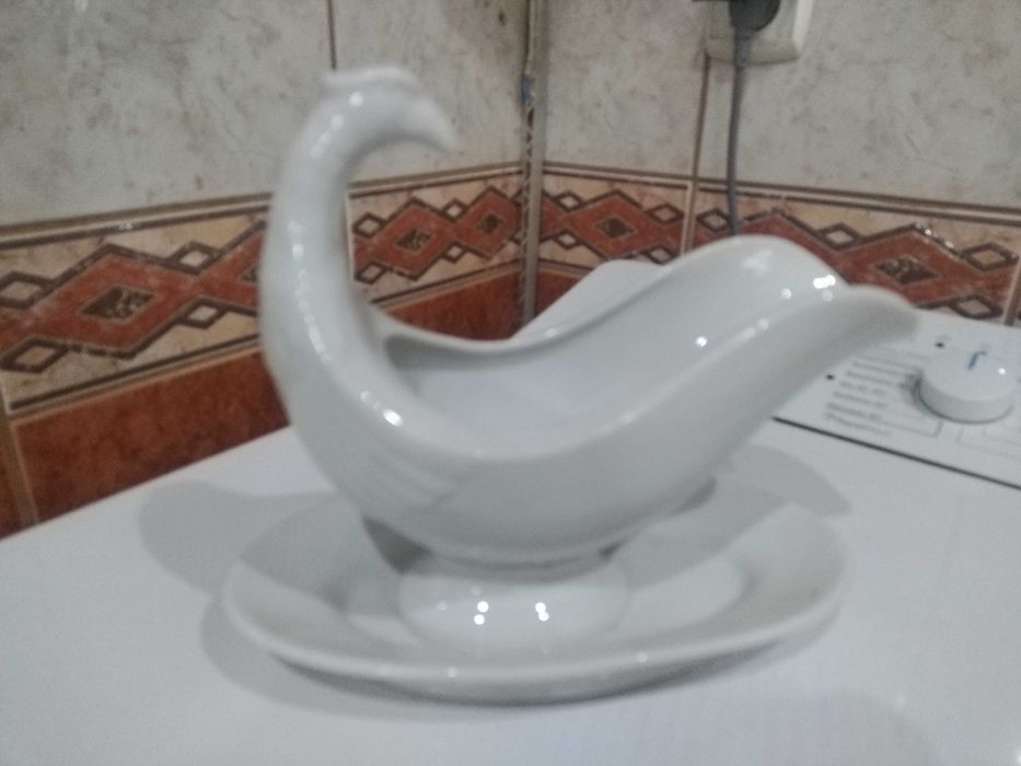 Antyczna sosjerka z XIX w. z uchwytem głowy orła.