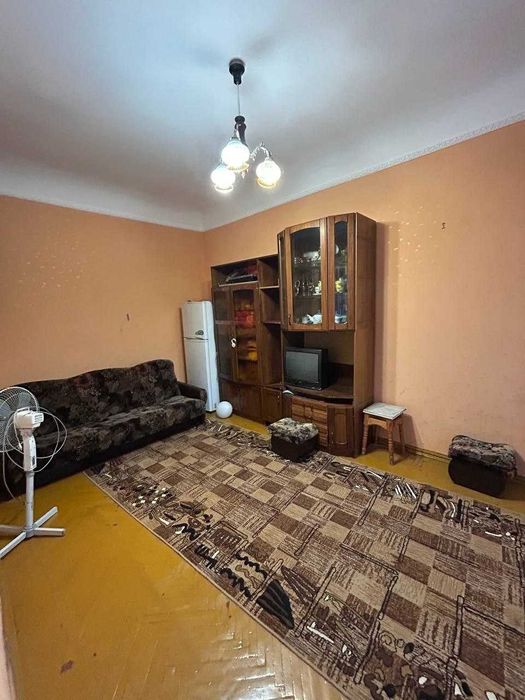 Квартира 2кімнати, сталінка, 56кв.м, автономне опалення, центр міста