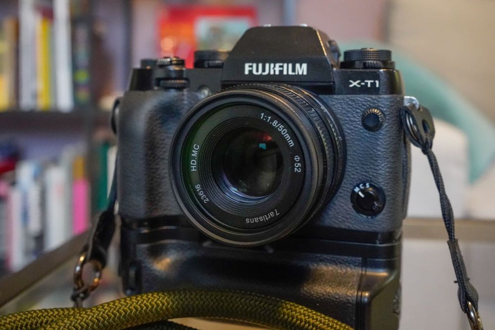Fujifilm Fuji X-T1 + grip VG-XT1 + TTArtisan 50mm f/1.8 (2BATERIE, Karta SD i PASEK)