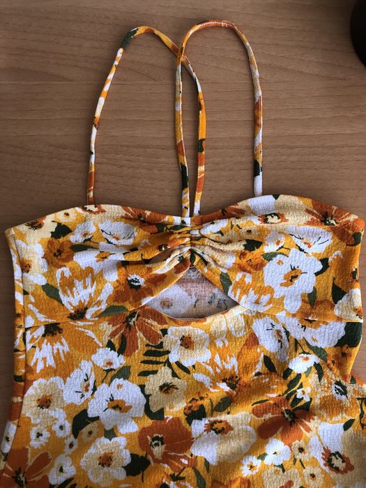 Vestido de verão floral com decote ajustável
