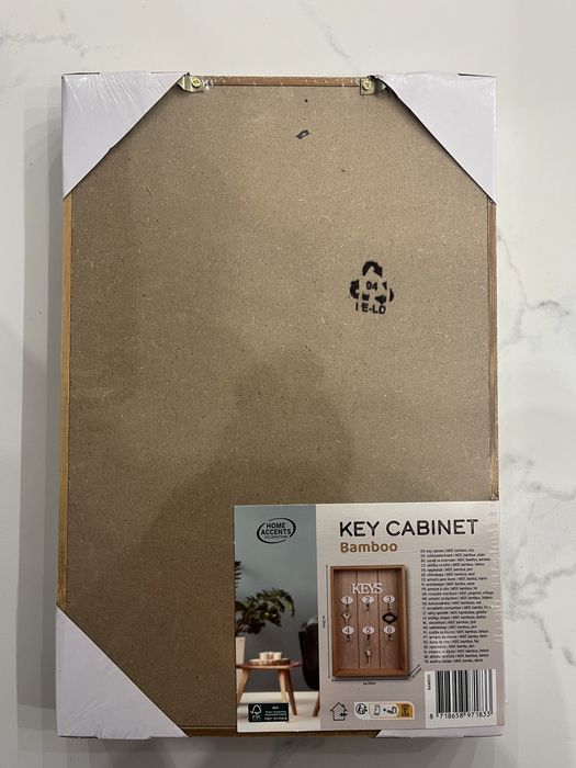 Drewniana szafka na klucze