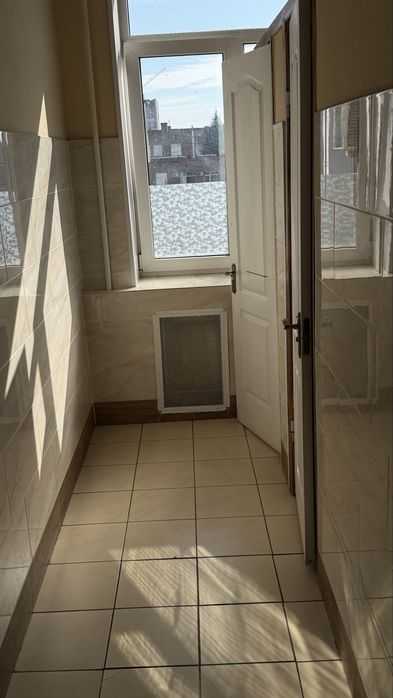 Офіс з меблями в центрі міста - Більше