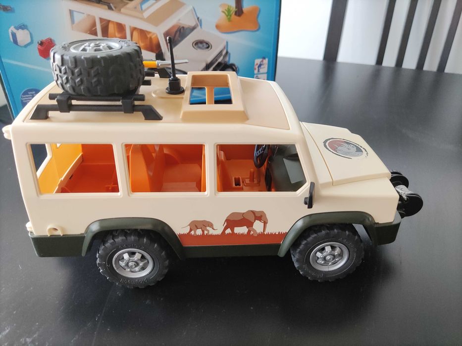 PLAYMOBIL Wild Life 6798 Samochód terenowy z wyciągarką