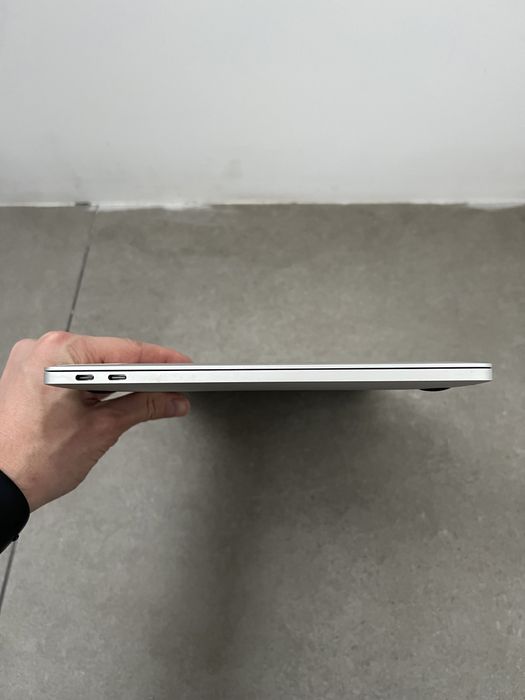 330$ MacBook Pro 13" 2017 MPXR2 2,3GHz / i5 / 8 GB / 128gb SSD