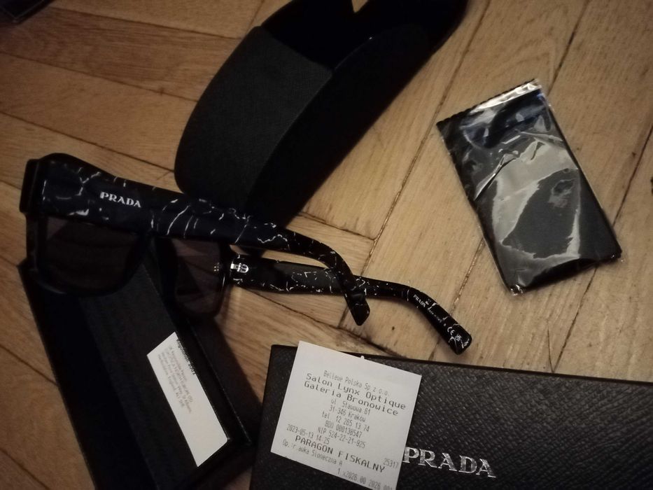 Okulary przeciwsłoneczne PRADA , czarne i fioletowe szkła