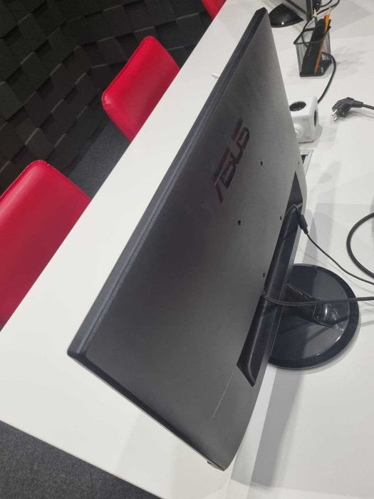 Монітор ASUS VC239H 23" IPS / Full HD / HDMI / матовий — гарний стан